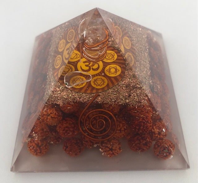 Pyramide Rudraksha Urja Yantra